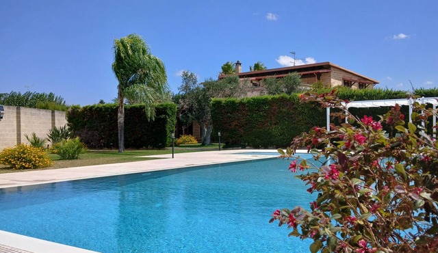2-bedroom apartment in villa!