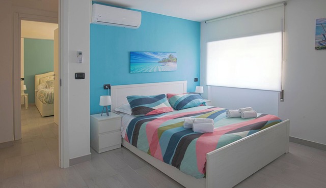 2 suites by the sea in the center - sleeps 4 - parking space in May and August