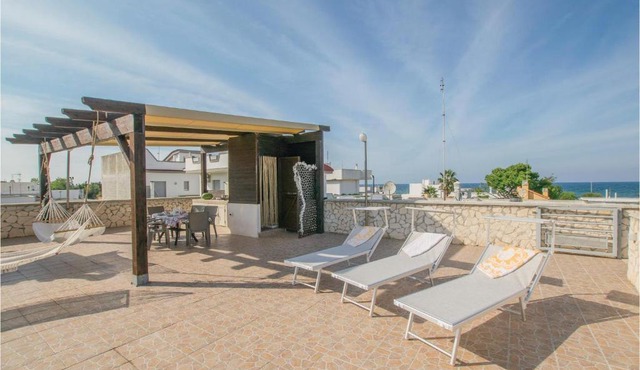 3 Bedroom Nice Apartment In Bari