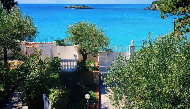 3-bedroom villa in fabulous Marina di Camerota with WiFi, AC