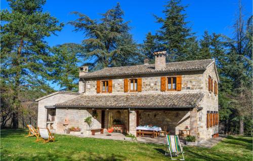 4 Bedroom Beautiful Home In Acqualagna