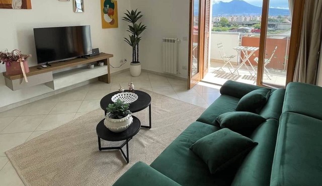 4 km from Airport, Private parking Elowen