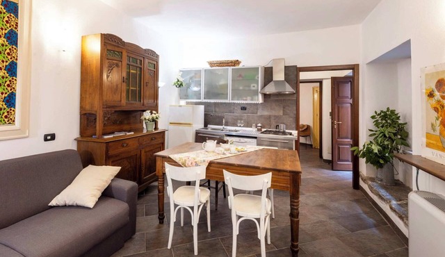 4-Person Courtyard Apartment