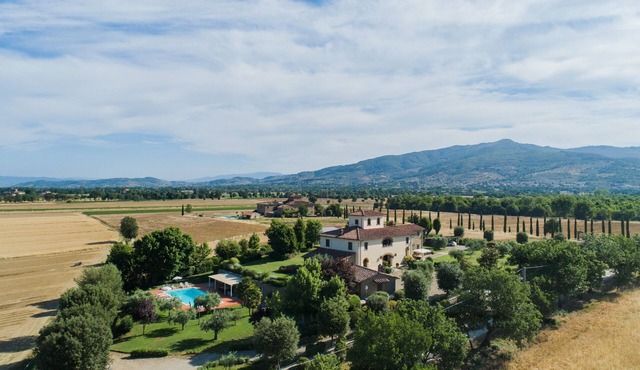 5BR Luxury Villa, Sublime Location, Private Pool, Sauna, Colour-therapy Shower
