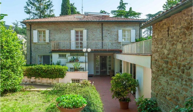 6 Bedroom Nice Home In Rimini
