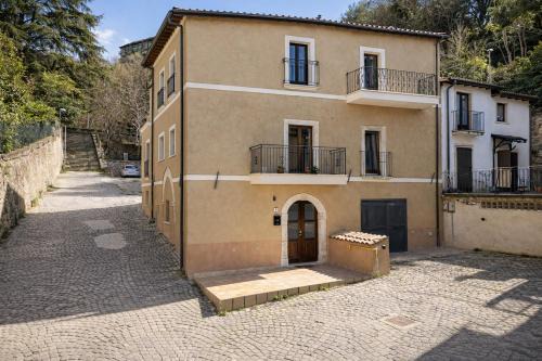 99 Cannelle-centro storico-elegante e spazioso-Smart TV-WiFi-parcheggio privato
