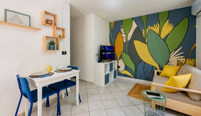 A comfortable and welcoming 40 square meters ground-floor apartment, perfect for three people, with a private entrance.The property is ideally located in Montesilvano, just about 400 meters from the beach: the seafront promenade offers enchanting and rel