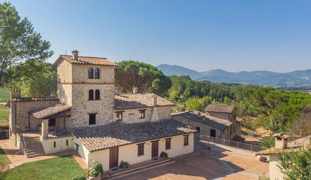 Agriturismo Borgo Pulciano in Montone
