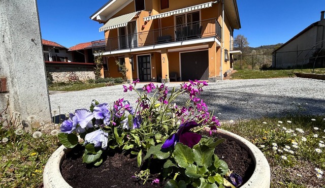 Al Bruacu – Cozy House with Garden Steps from Lake Viverone