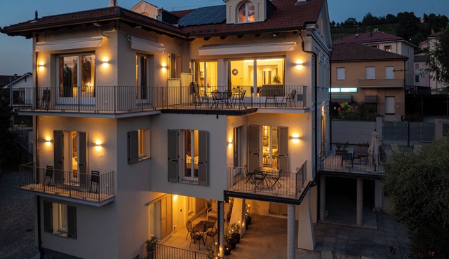 Alba Palace Luxury Apartments - White