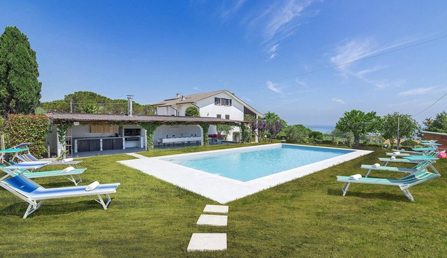 Amazing home in San Costanzo -PU-