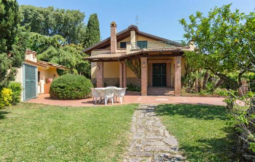 Amazing Home In Paestum With Wifi