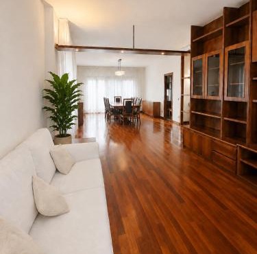 Ampio Appartamento di Prestigio 180 mq con Triplo Salone Zona Signorile Milano