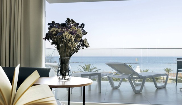 Apartment Horizon seafront with large terrace