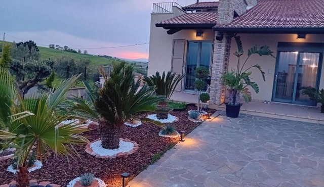 Apartment in Luxury Villa Daisy