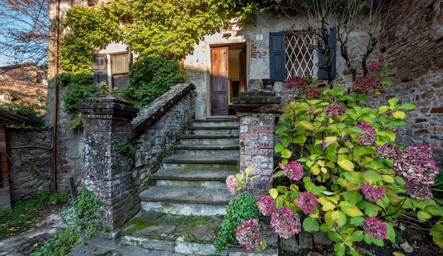 Apartment 'Casa Dolcetto' with Private Terrace, Shared Garden and Wi-Fi