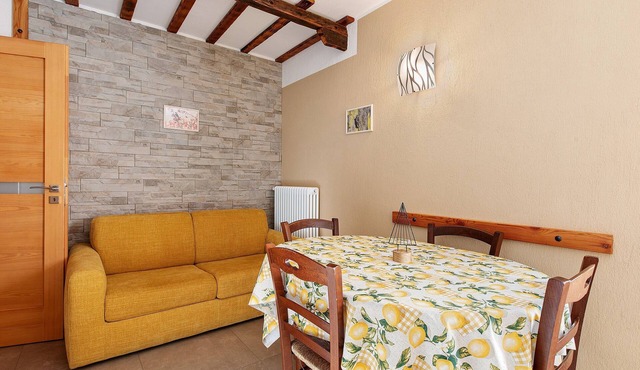 Apartment 'L'Arnica' with Lake View and Wi-Fi