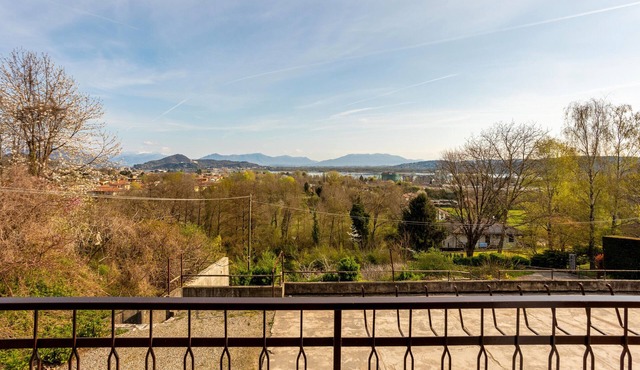 Apartment 'Terrazza' with Lake View, Private Terrace and Wi-Fi
