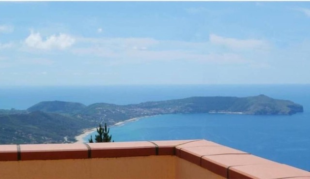 Apartment with a breathtaking view of the sea