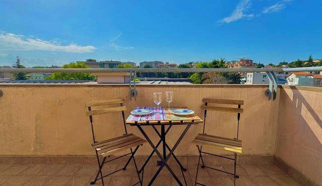 Apartment with reserved parking space between city center, train station and hospital