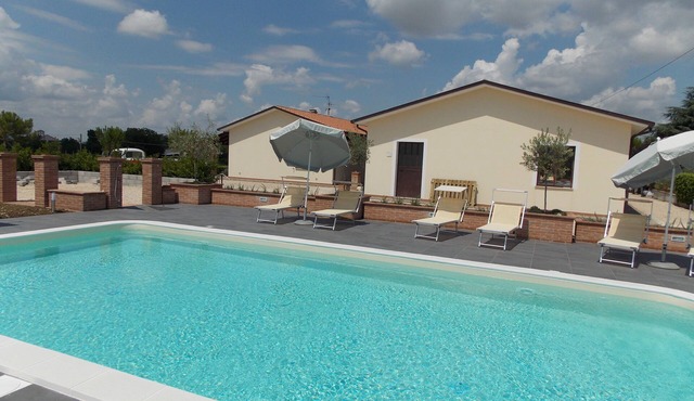 Apartment with swimming pool surrounded by park at 1km from of Spello