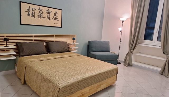 Apartment within walking distance of the Vatican Museums. Central and served by transportation and metro