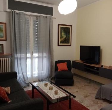 ATTENTI AL GATTO!Accommodation in the town center, on a private courtyard