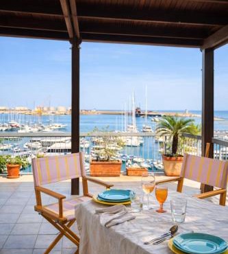 Attico con terrazza sul porticciolo turistico di Vibo Marina