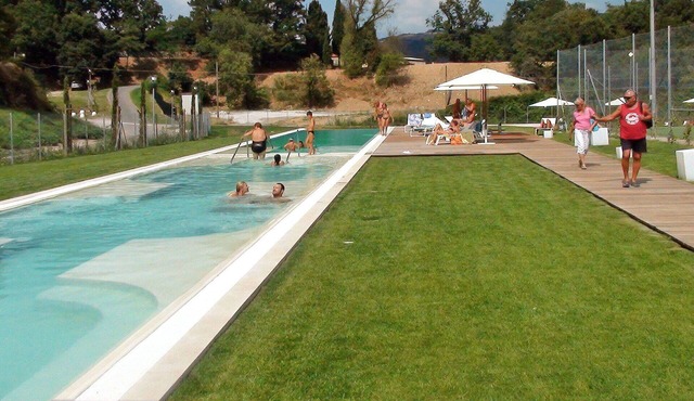 Beautiful apartment for 8 people with pool, WIFI, TV, patio and pets allowed