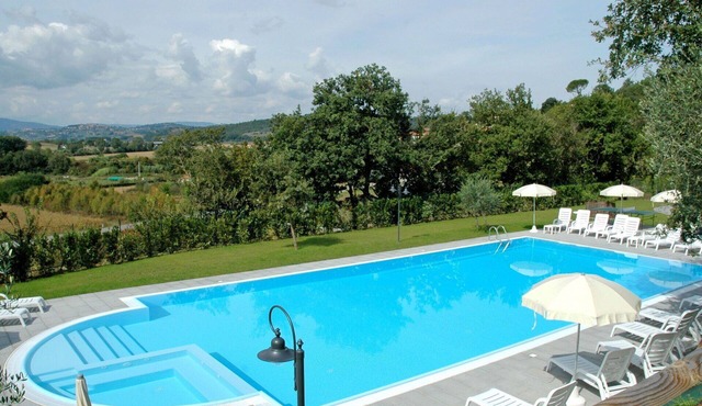 Beautiful apartment in villa for 8 people with pool, A/C, WIFI, TV and patio