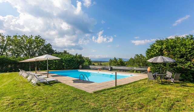 Beautiful apartment for 5 people with WIFI, pool, TV, patio, pets allowed and panoramic view