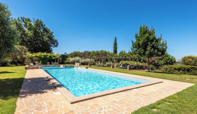 Beautiful apartment with WIFI, pool, A/C, TV, patio and pets allowed, close to Montepulciano