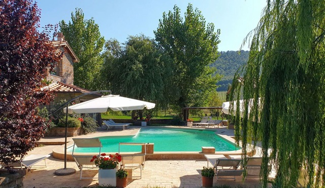 Beautiful apartment in villa with pool, WIFI, TV, patio, pets allowed, panoramic view and parking