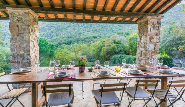 Beautiful apartment for 13 people with WIFI, TV, patio and pets allowed