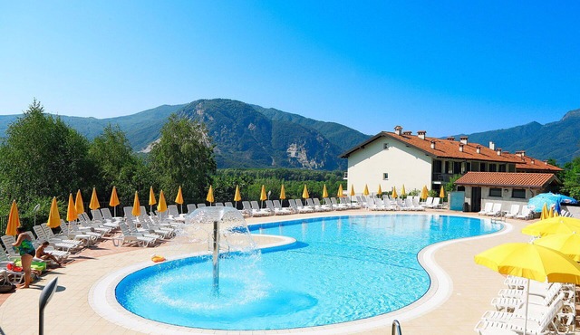 Beautiful apartment for 7 guests with pool, WIFI, TV and balcony