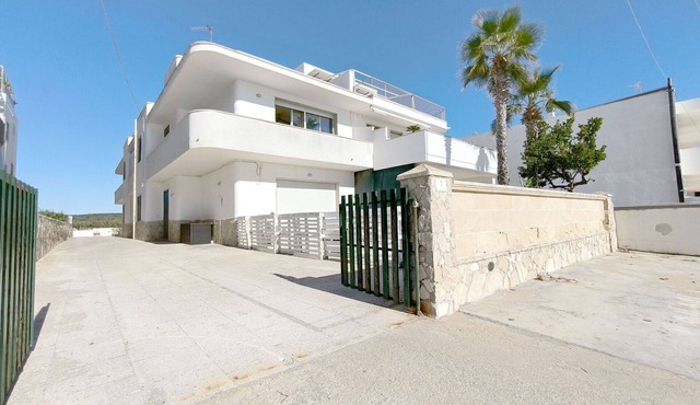 Beautiful apartment for 5 guests with A/C, patio and pets allowed