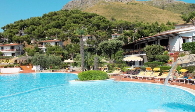 Beautiful apartment for 6 people with A/C, pool, WIFI, TV, terrace and pets allowed