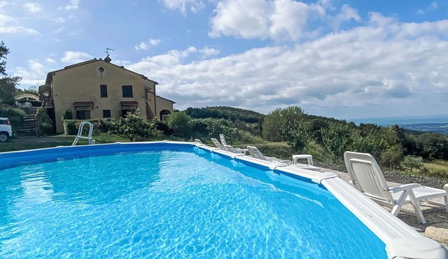 Beautiful apartment for 10 guests with pool, WIFI, TV, terrace, pets allowed and panoramic view