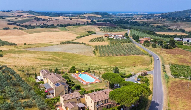 Beautiful apartment for 2 guests with A/C, pool, WIFI, TV, balcony and pets allowed