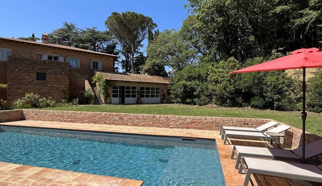 Beautiful private villa for 14 people with sauna, WIFI, private pool, hot tub, TV and pets allowed