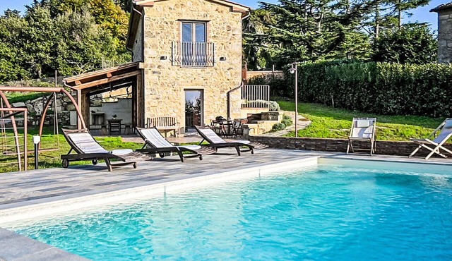 Beautiful private villa for 6 people with WIFI, A/C, private pool, TV, patio and panoramic view