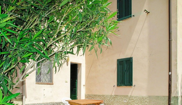 Beautiful private villa for 3 guests with patio