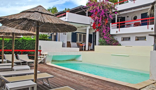 Beautiful private villa with hot tub, A/C, private pool, WIFI, TV, patio and pets allowed