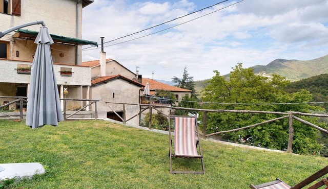 Beautiful private villa with WIFI, private pool, balcony, pets allowed and panoramic view
