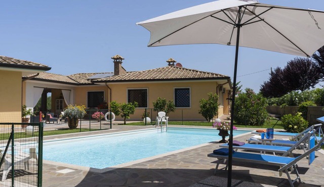 Beautiful private villa for 10 guests with WIFI, A/C, private pool and patio