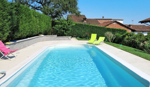 Beautiful villa for 5 guests with WIFI, private pool, TV and patio