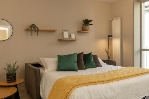 Beyond Properties - Lungo Dora