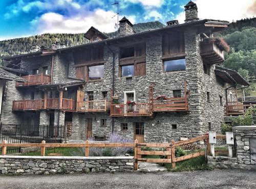Bilocale pietra e legno immerso nella natura