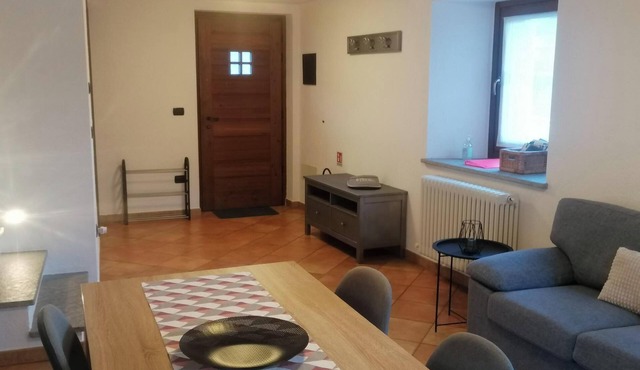 Bright and spacious accommodation just minutes from the city
