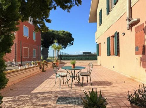 C018 - Camerano, trilocale con giardino e parcheggio